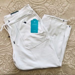 Tek Gear DryTek Size M Capris | NWT